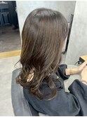オリーブブラウン× 柔らかい抜け感ウェーブ