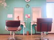 大好きなブルーの壁にしてみました♪