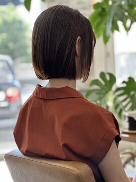 アップ(App.to) 《ショート》切りっぱなし系ボブ