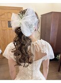 洋装 大きな リボン 大きな カール ポニーテール ヘアアレンジ