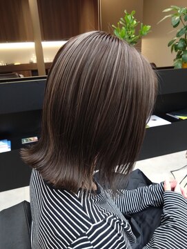 コルハバイラレヴ(CoLHa by Le Reve) 外ハネスタイル　アンブレラカラー　アッシュ