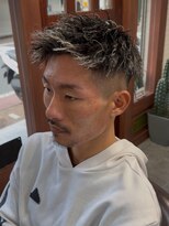 アミーゴ(AMIGO)&nbsp;ツイストパーマ×ホワイトメッシュ×スキンフェード