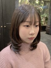 モナン 海老名(Monan)&nbsp;内巻きレイヤー ミディアムレイヤー 前髪あり 韓国ヘア