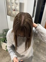 エイチ(811)&nbsp;ヘアカラーグレージュカチモリヘアレイヤーボブ50代ボーイッシュ
