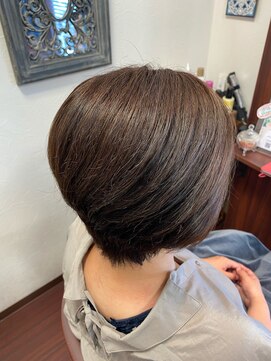 ヘアメイク ポコ ア ポコ(Hair make poco apoco) 前下がりショートボブ［生駒市美容室］［40代50代60代］