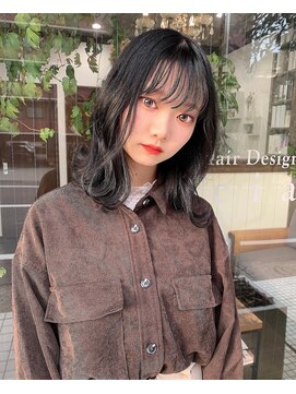 ヘアーデザイン ルシア(Hair Design Lucia) ゆるカール外はねミディアム×シースルーバング