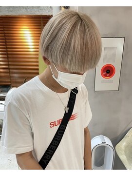 スリー(three) ベージュカラー