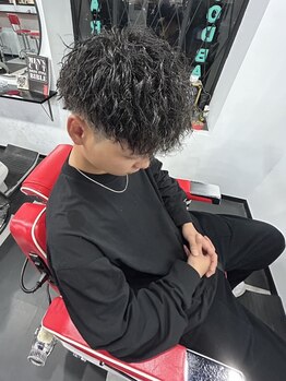 フッドバーバーセントラル(HOOD BARBER CENTRAL)の写真/トレンドを抑えた［年代問わず、イケてるメンズスタイルへ］セットやスタイリング方法もしっかりレクチャー