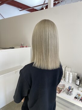 ブリックマウントヘアメイク(Blic mt hair make) ホワイトベージュ