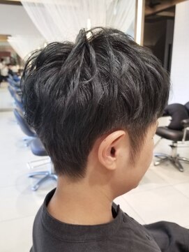 ミック ヘアアンドメイクアップ 高田店(miq Hair&Make up) ツーブロック/大人ショート/ブルーシルバー/ブルーグレージュ