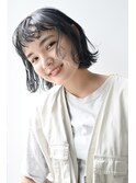 ミニボブブルーカラーワイドバングぱっつん前髪レイヤーカット
