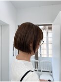 極細ハイライト×小物が映えるナチュラルボブ