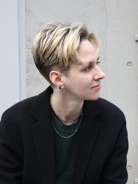 ピークアブー 原宿ハラカド(PEEK-A-BOO) マニッシュな雰囲気のショートヘアとハイライト