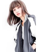 思わずふれたくなるようなサラツヤミディアムヘアスタイル