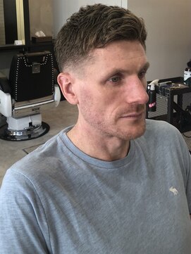 フランクスバーバーリザーブ 人形町店(FRANK’S BARBER RESERVE) アップバンクフェードスタイル