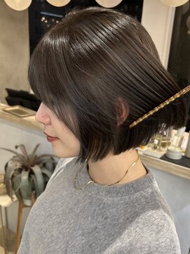 ロンドアジュール 横浜(Lond azur) ハイライトデザインとグレージュでで重く見えないボブ　横浜