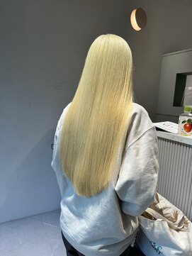 ムーム(Momb) 抜きっぱなしブロンド