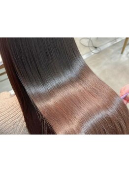 髪が細くなってペタンコ感に悩んでいる方やダメージで髪がうねってしまう方は髪質改善専門店のAInoaへぜひ!