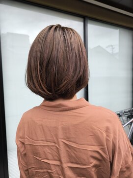 オラ ボーテ(Aura Beaute) アッシュブラウンナチュラルラウンドボブ