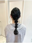 ラフなのに目を引く大人カジュアルなアレンジ　フィッシュボーン
