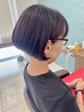 アッシュ 下北沢店(Ash) プレイングカラーの前下がり刈り上げショートボブ
