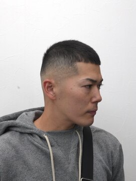 アストロ(ASTRO) 一宮スキンフェード×バズスタイルベリーショート