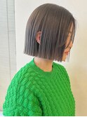 あごライン切りっぱなしボブ×オリーブグレージュ