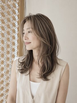 オアシスアヴェダ ザ・ペニンシュラ東京(OASIS AVEDA) 40代50代大人レイヤー白髪ぼかしハイライト透明感グレージュ