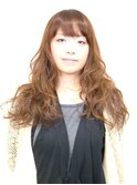 重さの中にもやわらかな、動きのあるナチュラルスタイル