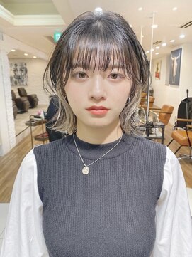 ルル 表参道(lulu.) インナーカラー 外ハネボブ 黒髪 切りっぱなしボブ【岡田 陸】