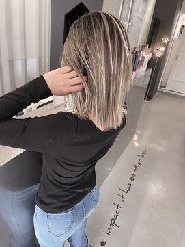 キング 枚方店(K!ng) 【枚方、高槻、梅田】ホワイトバレイヤージュ