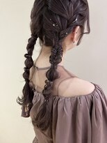 セブンベルベット(7 Velvet)&nbsp;ツイン編みおろしヘアアレンジ/KAORI SHINJYO