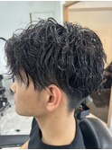 メンズスパイラルニュアンスセンターパートパーマ