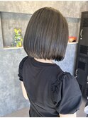 グレージュカラー・ブリーチ・前下がりボブ・暗髪