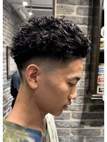 ミリオンバックス 御徒町店(Million Backs)&nbsp;スパイラルバック/ハードパーマ/波巻き<理容室>[メンズ/眉毛]