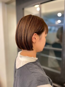 エン(enn...) 大人のぱっつん切りっぱなしボブ