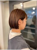 大人のぱっつん切りっぱなしボブ
