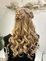 編み込みツインハーフアップ
