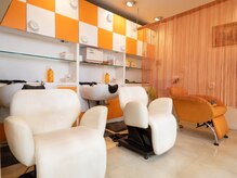 ハッピーオレンジライフサロン アヴァンタージュ Happy Orange Life Salonの雰囲気（落ち着ける暖かい店内【縮毛矯正／ヘッドスパ／岡山駅徒歩3分】）