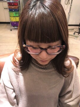 フローラ ヘアデザイン Flora hairdesign 外はねセミディー