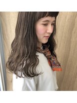 ツイギー 伊賀上ビル店(TWiGGY)&nbsp;透明感のあるカラー、カーキベージュ。Aラインミディアム。