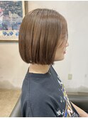 ナチュラルベージュの切りっぱなしボブ