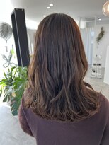 イロ(iro.)&nbsp;ミディアムスタイル×グレージュカラー
