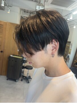 ヌーバイアンドライフ(NU. by and life) 前下がり/ウルフカット/サイドパート/センターパート