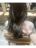 柔らかい動きのあるレイヤースタイル/オリーブカラー