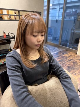 ティピ(tipi) 顔まわりレイヤー×ブリーチなしベージュカラー☆宿里沙也香