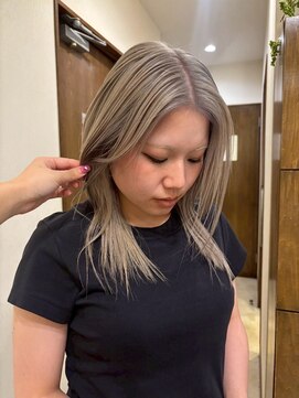 クレエ ヘアー デザイン(creer hair design) 小顔センターパートレイヤーカットミディ×ハイトーンブリーチ