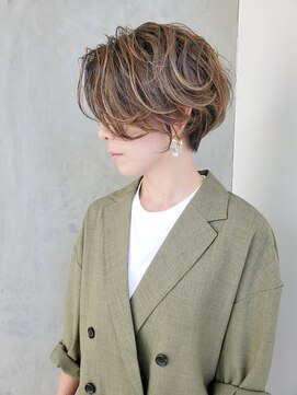 ルアーナ(LUANA) ハイライトが綺麗な、色気ショートスタイル☆