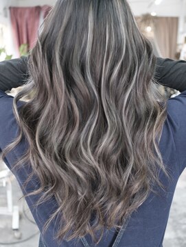 マリアナ(Mariana) ハイライトショートヘアレイヤーカットダブルカラー