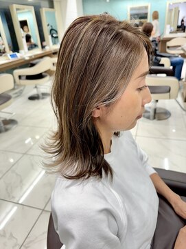 アッシュ 下北沢店(Ash) ハイライトカラーの外はねミディアム
